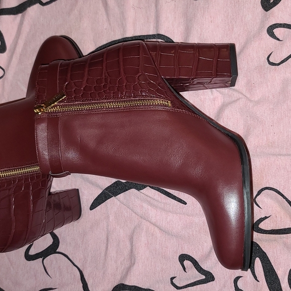 Micheal Kors Booties - Picture 8 of 11